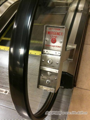 乘扶手电梯时不容忽视的安全问题