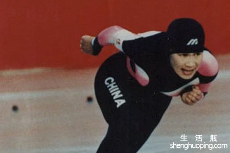中国第一枚冬奥会银牌获得者是